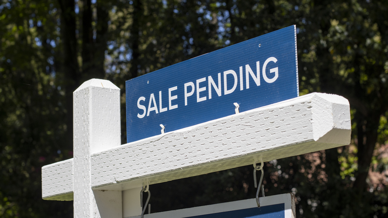 U.S. Pending Home Sales Surge